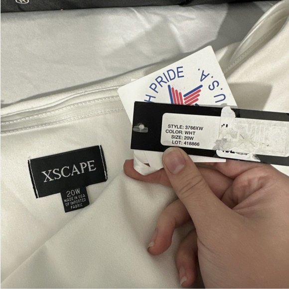 NWD DEFECT $250 Xscape Off the Shoulder Surplice Gown White [ SZ 20W PLUS ] Q451 - Picture 16 of 16
